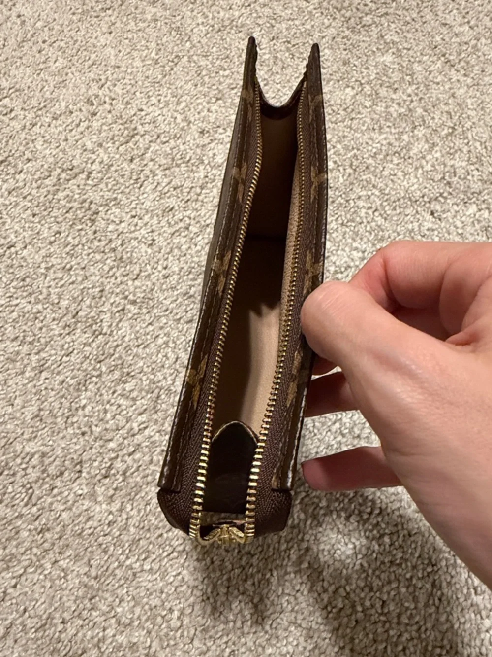 Louis Vuitton Monogram toiletry pouch 19 - Picture 7 of 10